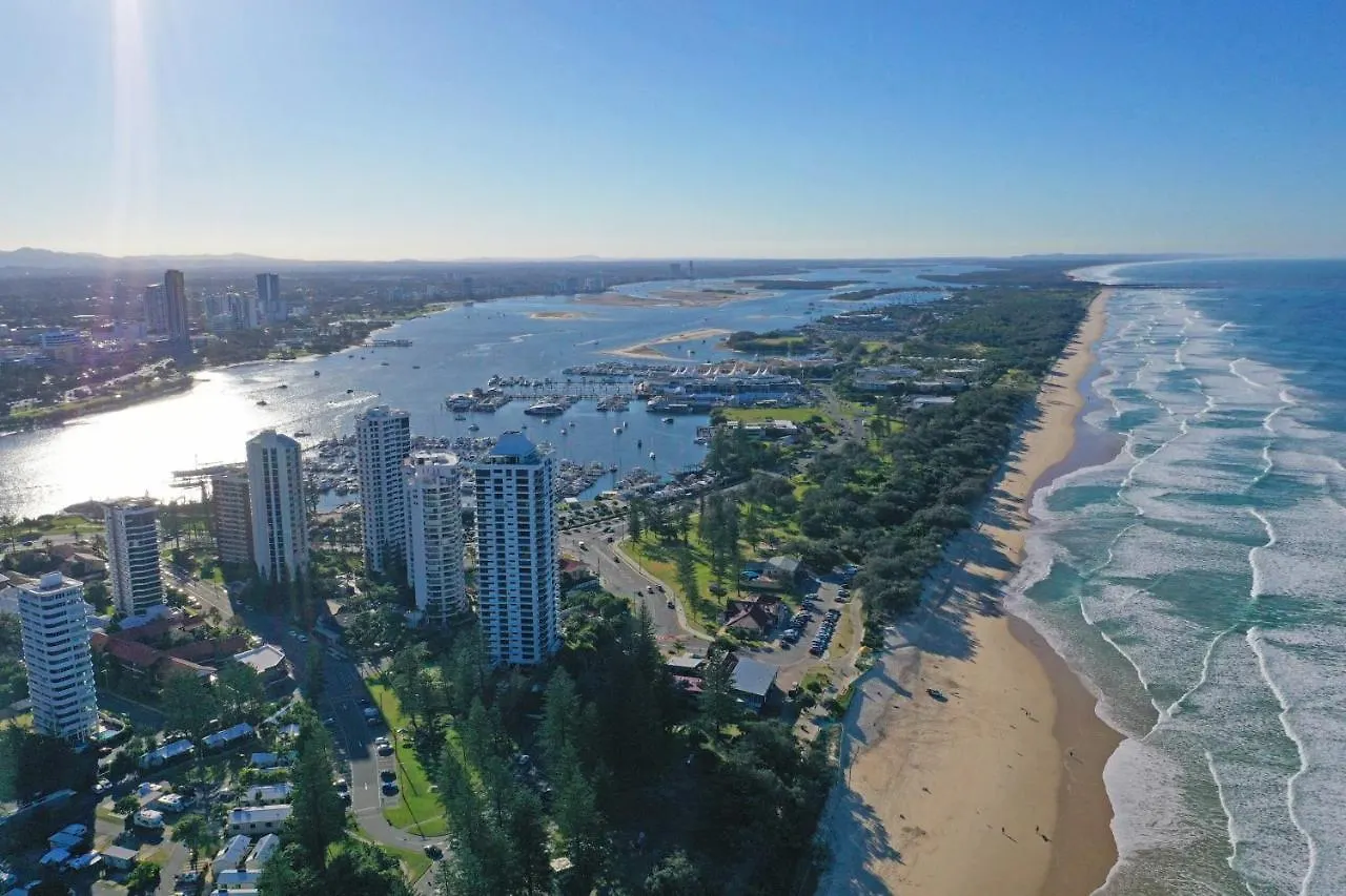 **** Aparthotel De Ville Apartments Gold Coast Australia