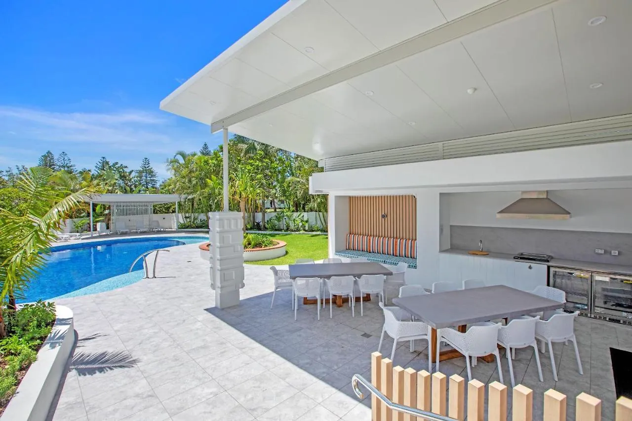 **** Aparthotel De Ville Apartments Gold Coast Australia
